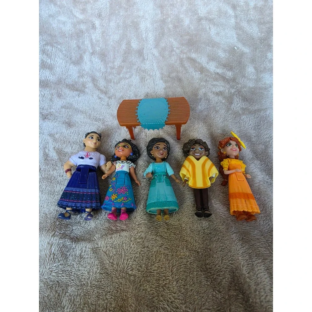 Disney Encanto Madrigal Family Small Doll Set Mirabel Luisa Julieta Camilo Pepa